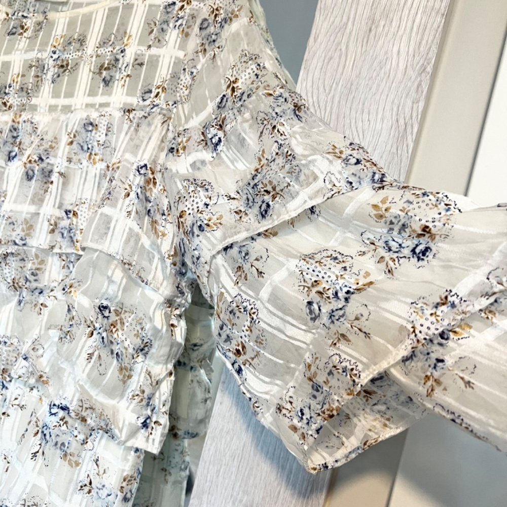 Club Monaco Silk floral blouse, tiered ruffles, extra small - Picture 3 of 3